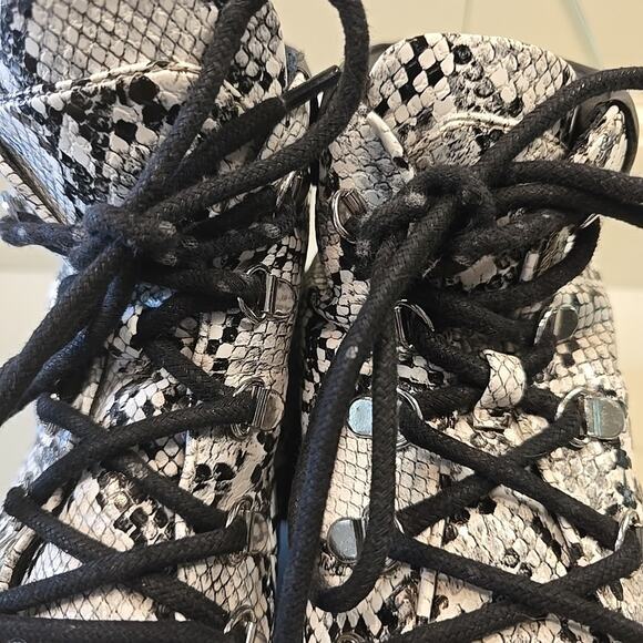 Indigo Road Y2K Grunge Combat Boot Women's 9M Chunky Platform Python Goth - Picture 10 of 11